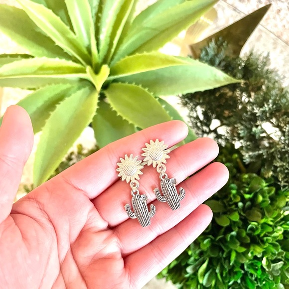 Silver Flower Cactus Earrings - Picture 3 of 4